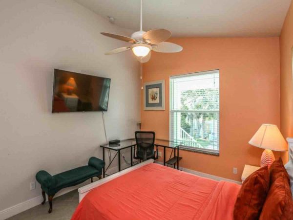 Fort Myers Vacation Home Sleeps 9 Short Walk to Beach