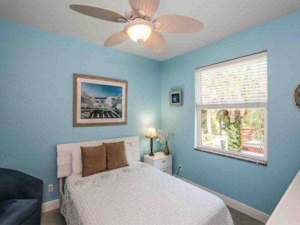 Fort Myers Vacation Home Sleeps 9 Short Walk to Beach