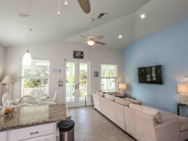 Fort Myers Vacation Home Sleeps 9 Short Walk to Beach