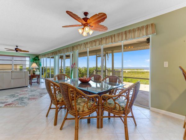 Beautiful Vacation Rental Home with Beach Access Sleeps 10