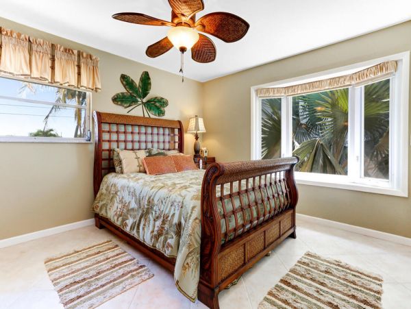 Beautiful Vacation Rental Home with Beach Access Sleeps 10