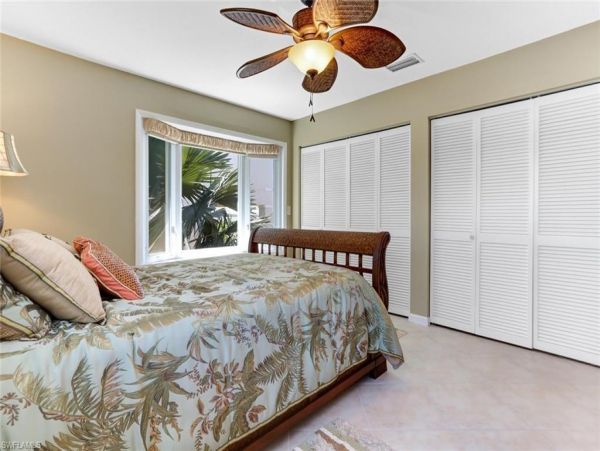 Beautiful Vacation Rental Home with Beach Access Sleeps 10