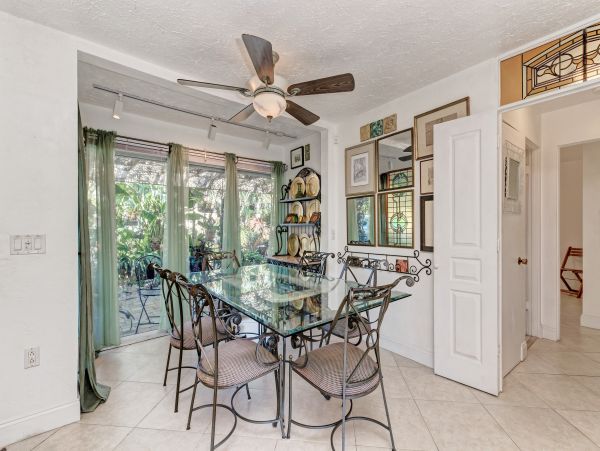 Lovely Two Bedroom Family Home Sleeps 6 Guests in Siesta Key
