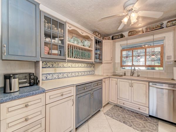 Lovely Two Bedroom Family Home Sleeps 6 Guests in Siesta Key