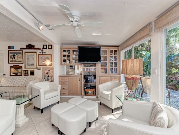 Lovely Two Bedroom Family Home Sleeps 6 Guests in Siesta Key