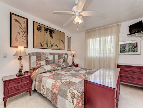 Lovely Two Bedroom Family Home Sleeps 6 Guests in Siesta Key