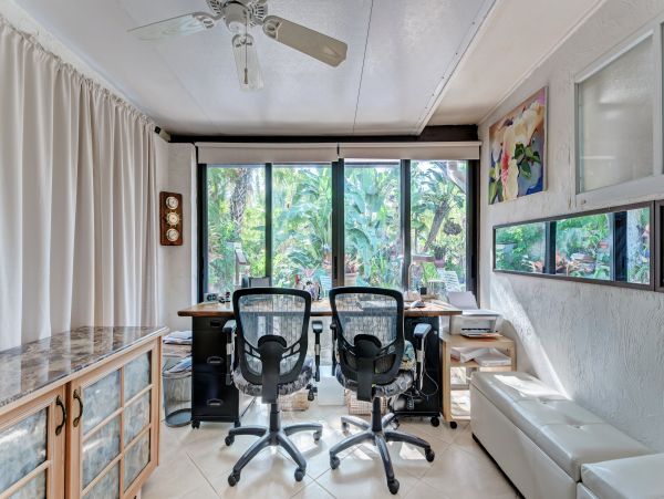 Lovely Two Bedroom Family Home Sleeps 6 Guests in Siesta Key