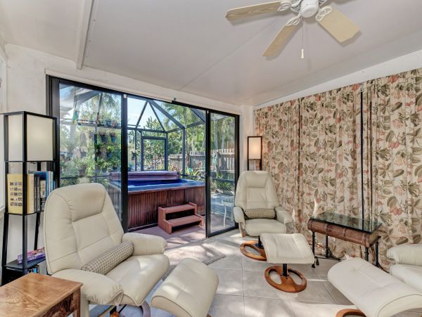 Lovely Two Bedroom Family Home Sleeps 6 Guests in Siesta Key