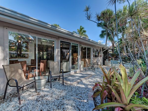 Lovely Two Bedroom Family Home Sleeps 6 Guests in Siesta Key
