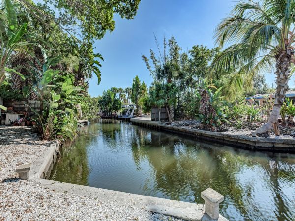 Lovely Two Bedroom Family Home Sleeps 6 Guests in Siesta Key