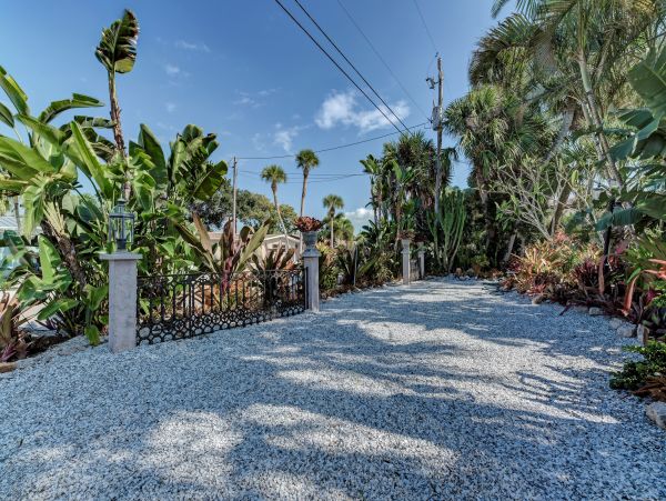 Lovely Two Bedroom Family Home Sleeps 6 Guests in Siesta Key