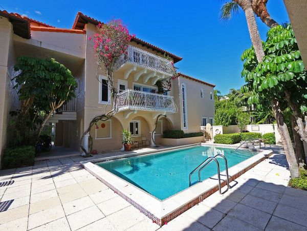 Three Bedroom Vacation Residence Sleeps Six in Naples