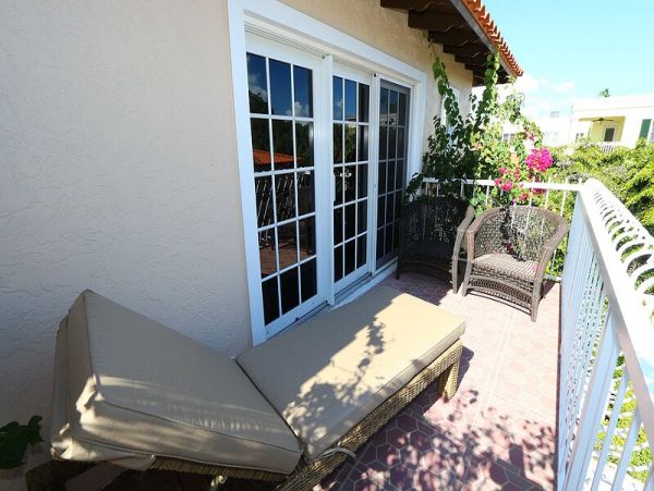 Three Bedroom Vacation Residence Sleeps Six in Naples