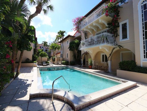 Three Bedroom Vacation Residence Sleeps Six in Naples