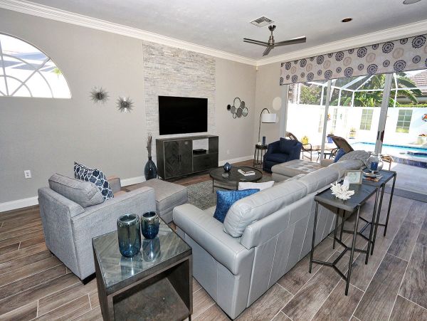 Beautiful Vacation Home with Private Pool & Hot Tub Sleeps 6