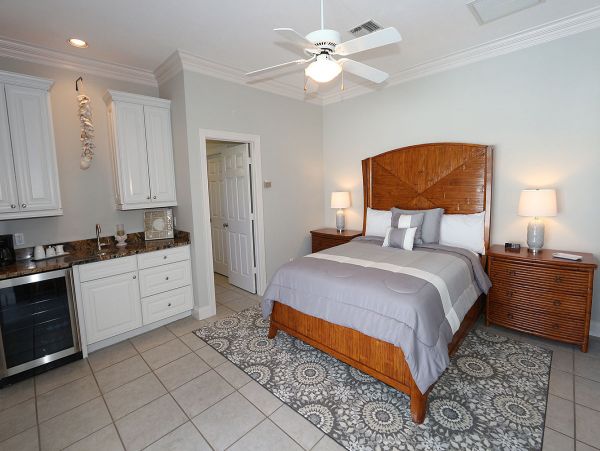 Beautiful Vacation Home with Private Pool & Hot Tub Sleeps 6