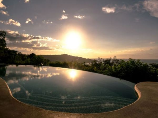 Four Bedroom Vacation Villa with Amazing Views and Infinity Pool