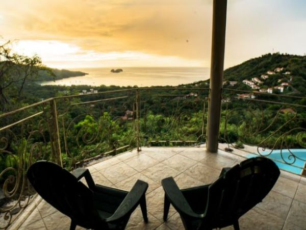 Four Bedroom Vacation Villa with Amazing Views and Infinity Pool
