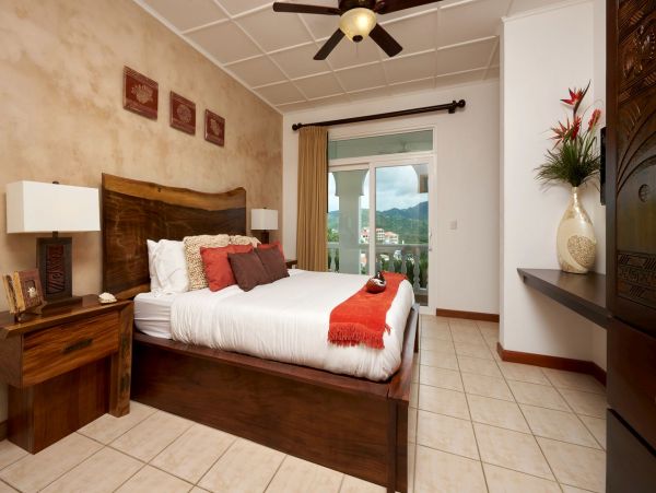 Liberia Home 963417