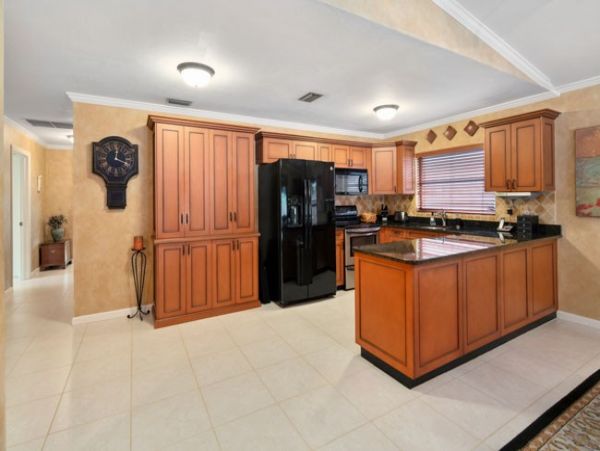 Lovely Three Bedroom Home with Private Pool in Naples