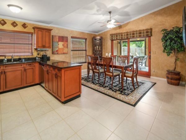 Lovely Three Bedroom Home with Private Pool in Naples