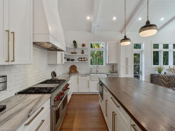 Gorgeous Naples Vacation Home With Private Pool & Hot Tub