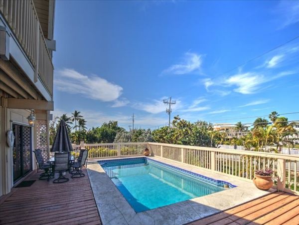 Luxury Vacation Home 4 Bedrooms & Pool Near Sombrero Beach