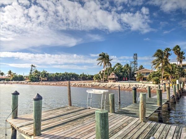 Luxury Vacation Home 4 Bedrooms & Pool Near Sombrero Beach