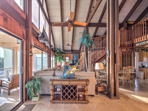 Luxury Vacation Home 4 Bedrooms & Pool Near Sombrero Beach