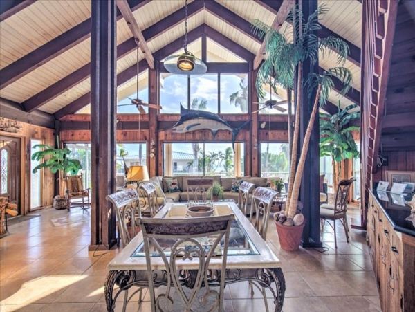 Luxury Vacation Home 4 Bedrooms & Pool Near Sombrero Beach