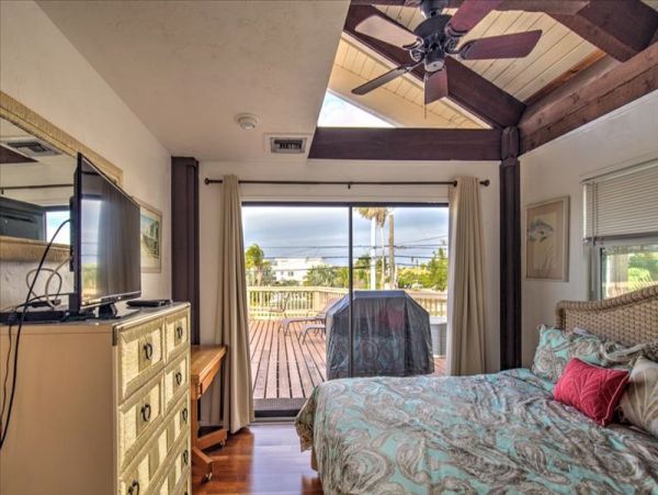 Luxury Vacation Home 4 Bedrooms & Pool Near Sombrero Beach