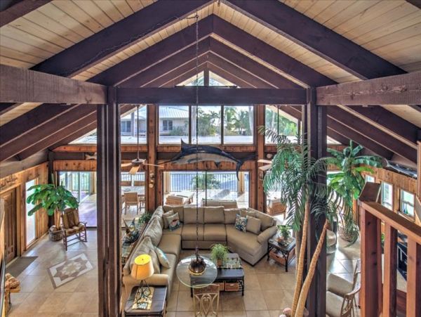 Luxury Vacation Home 4 Bedrooms & Pool Near Sombrero Beach