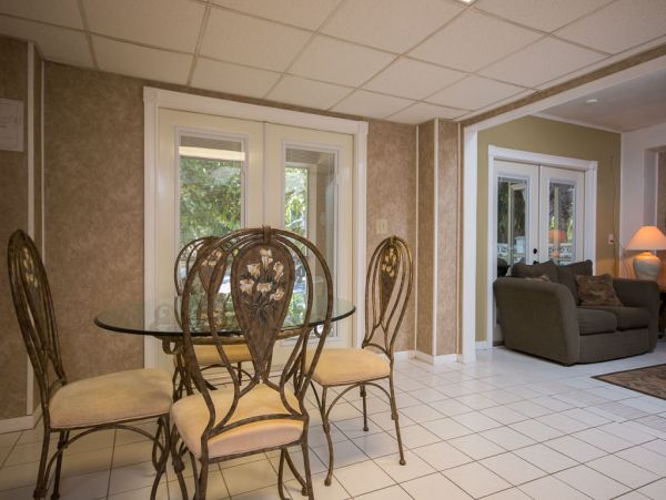 Luxury Vacation Home 4 Bedrooms & Pool Near Sombrero Beach