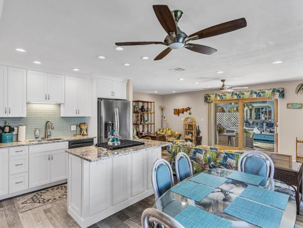 Marathon Luxury waterfront Vacation Rental NEW Arrival !