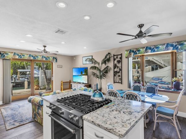 Marathon Luxury waterfront Vacation Rental NEW Arrival !