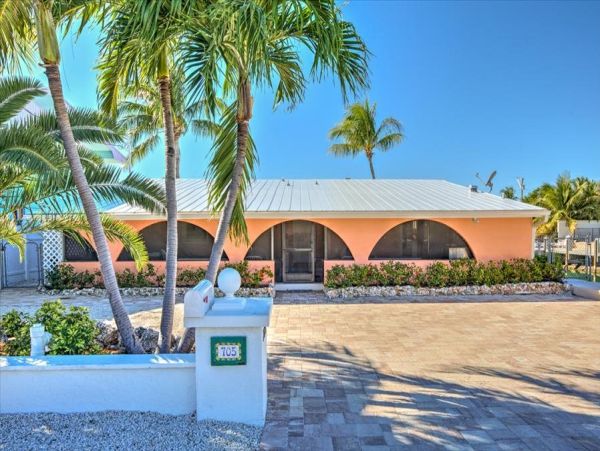 Marathon Luxury waterfront Vacation Rental NEW Arrival !