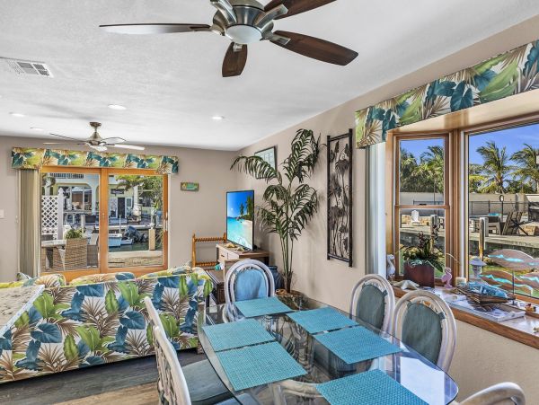 Marathon Luxury waterfront Vacation Rental NEW Arrival !
