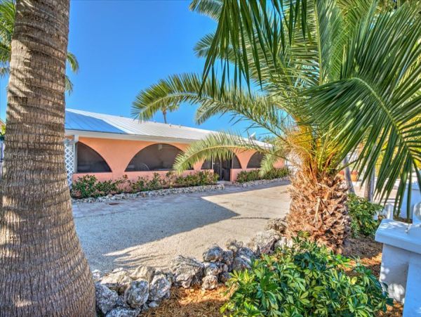 Marathon Luxury waterfront Vacation Rental NEW Arrival !