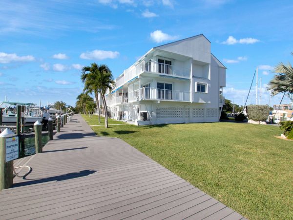 Marathon Vacation Townhome Three Bedrooms Walk To Beach