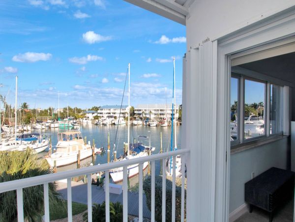 Marathon Vacation Townhome Three Bedrooms Walk To Beach