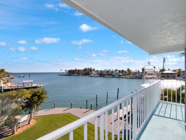 Marathon Vacation Townhome Three Bedrooms Walk To Beach