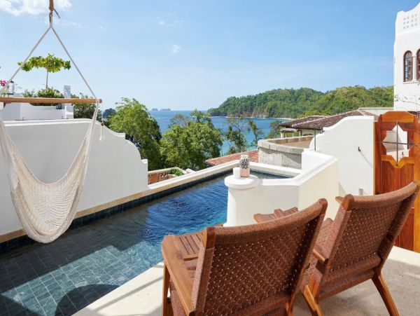Five Bedroom Vacation Villa Walk to Playa Danta