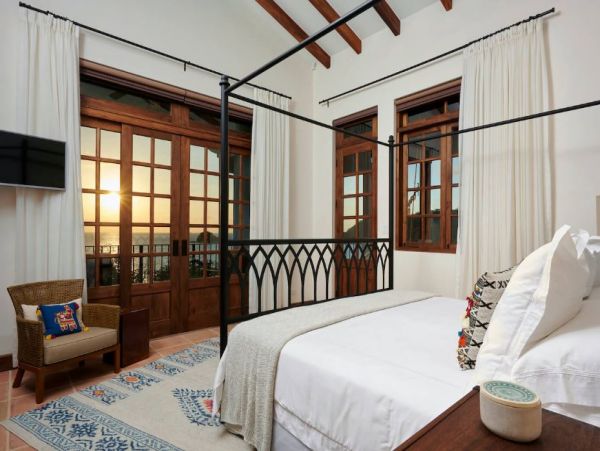 Five Bedroom Vacation Villa Walk to Playa Danta