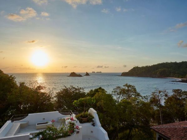 Five Bedroom Vacation Villa Walk to Playa Danta