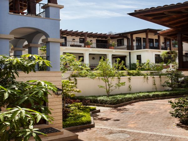 Lovely 3 Bedroom Vacation Home with Private Pool