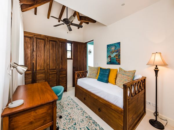 Stunning Vacation Villa With Spectacular Views 8 Guests