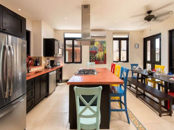 Charming Four Bedroom Vacation Villa Close to Beach