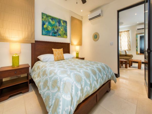Charming Four Bedroom Vacation Villa Close to Beach