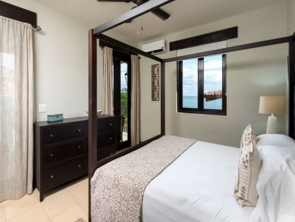 Charming Four Bedroom Vacation Villa Close to Beach