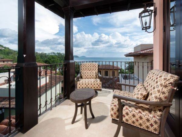 Charming Four Bedroom Vacation Villa Close to Beach